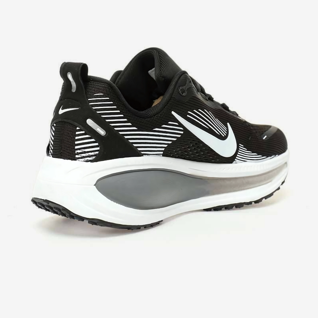 Tênis Nike Vomero 18 - Preto/Branco/Cinza