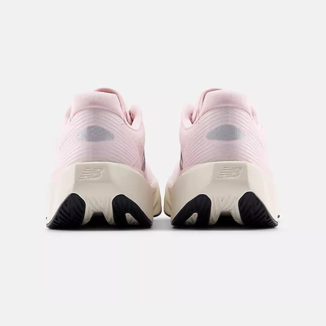 Tênis New Balance Fuelcell Rebel V5 - Rosa