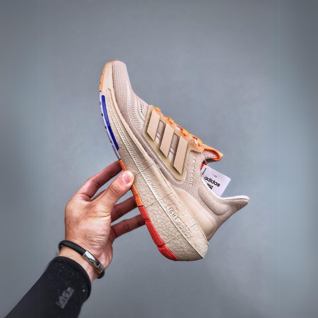 Tênis Adidas Ultraboost Light 23 Wonder Taupe Solar Red