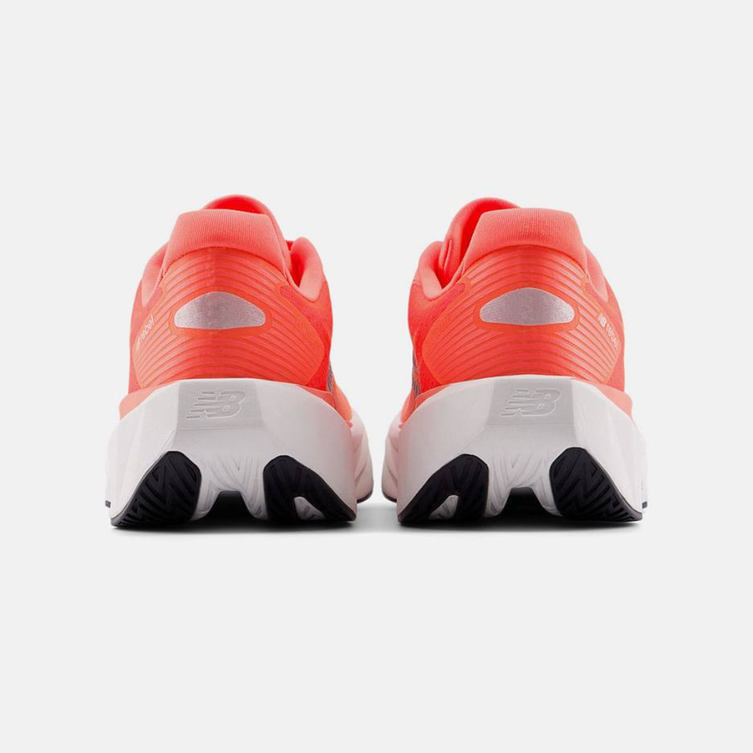 Tênis New Balance Fuelcell Rebel V5 - Coral Neon