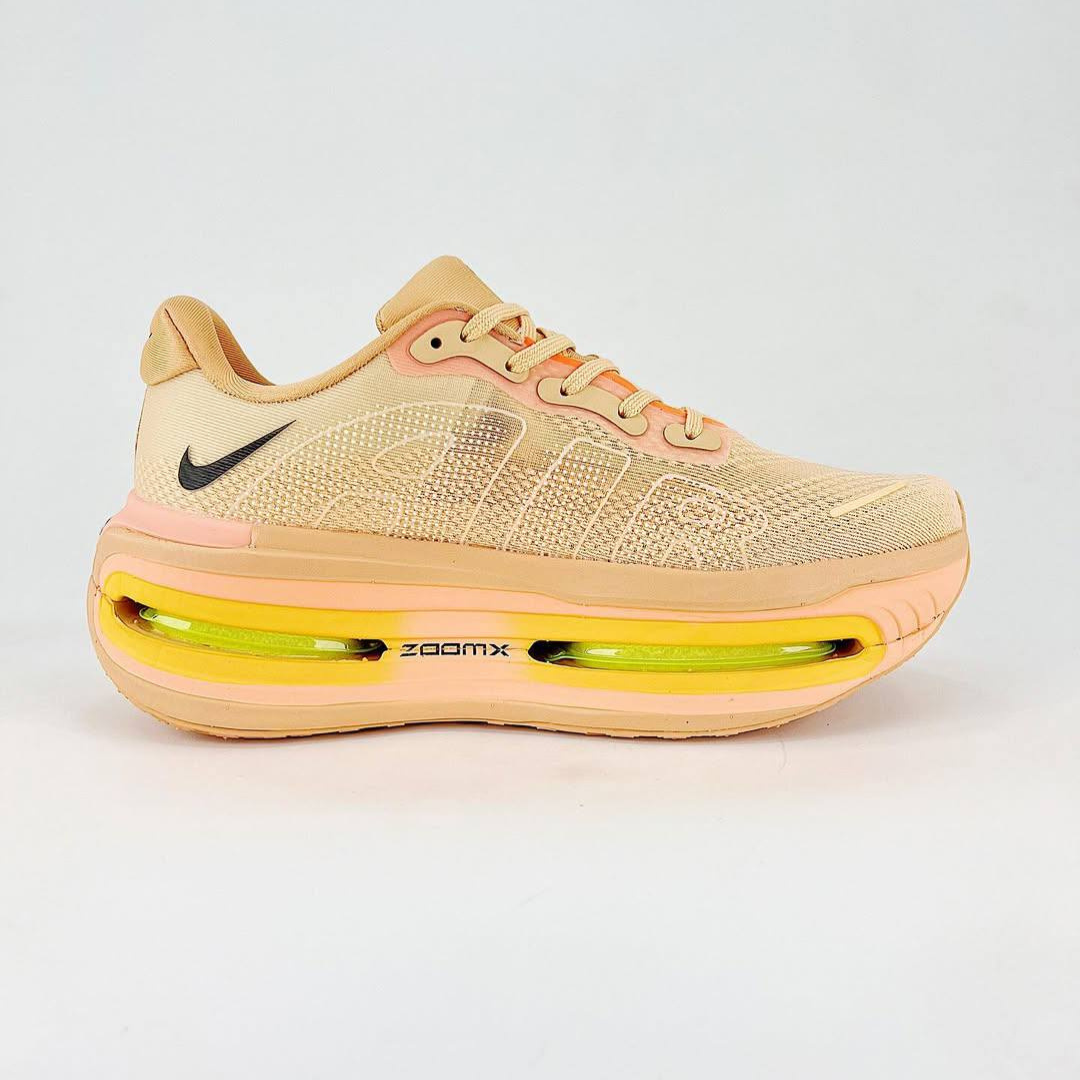 Tênis Nike Vomero Premium - Laranja/Preto