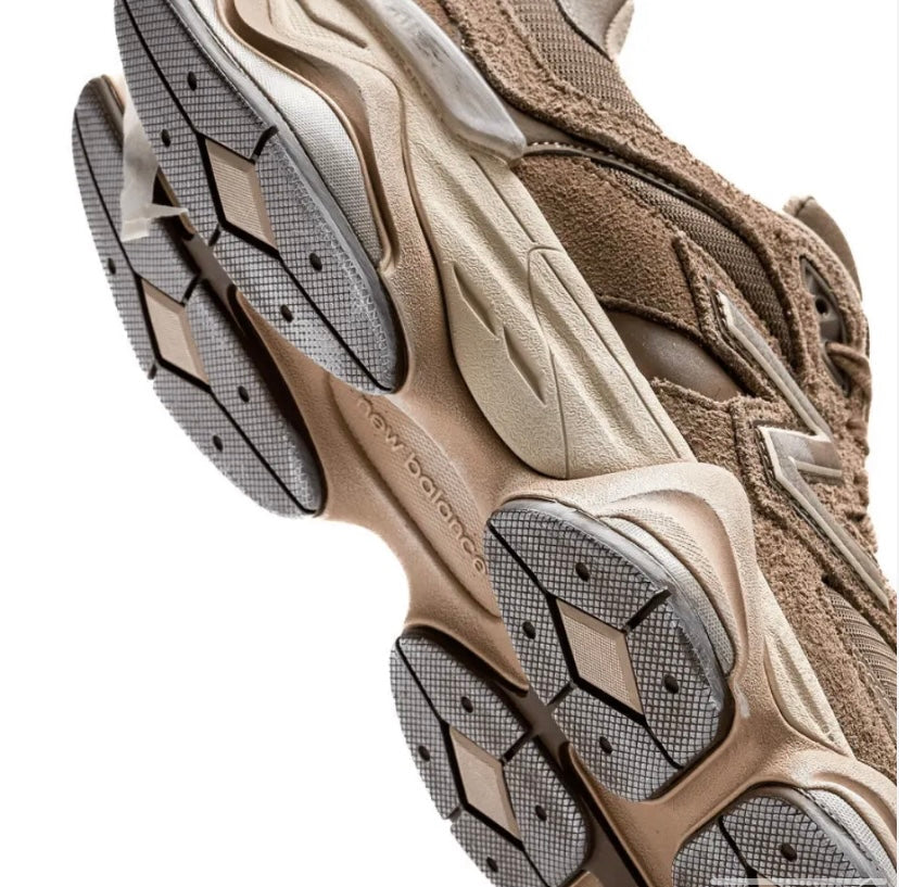 Tênis New Balance 9060 Mushroom Timberwolf