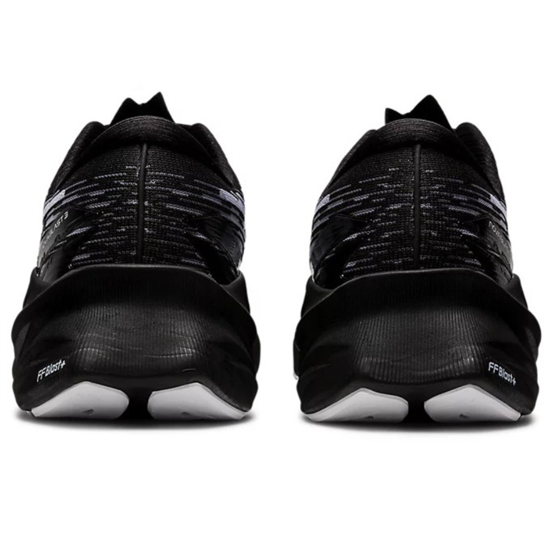 Tênis Asics Novablast 3 Preto e Branco