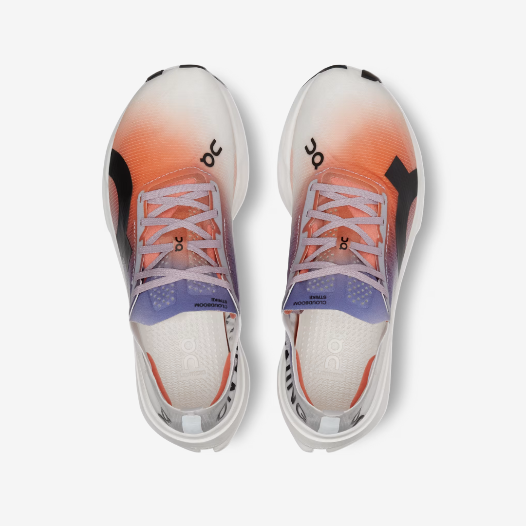 Tênis On Running Cloudboom Strike - White/Flame