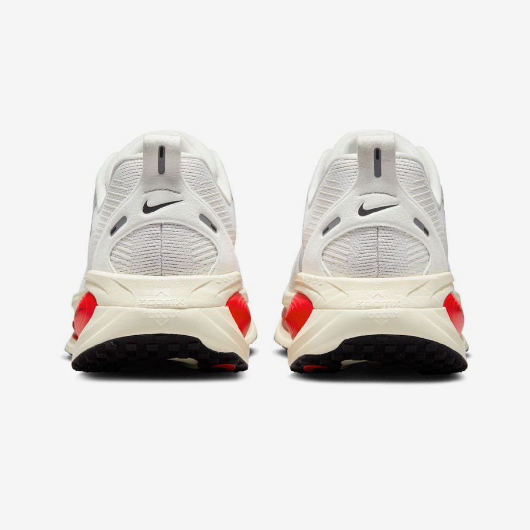 Tênis Nike Vomero 18 - Branco/Vermelho