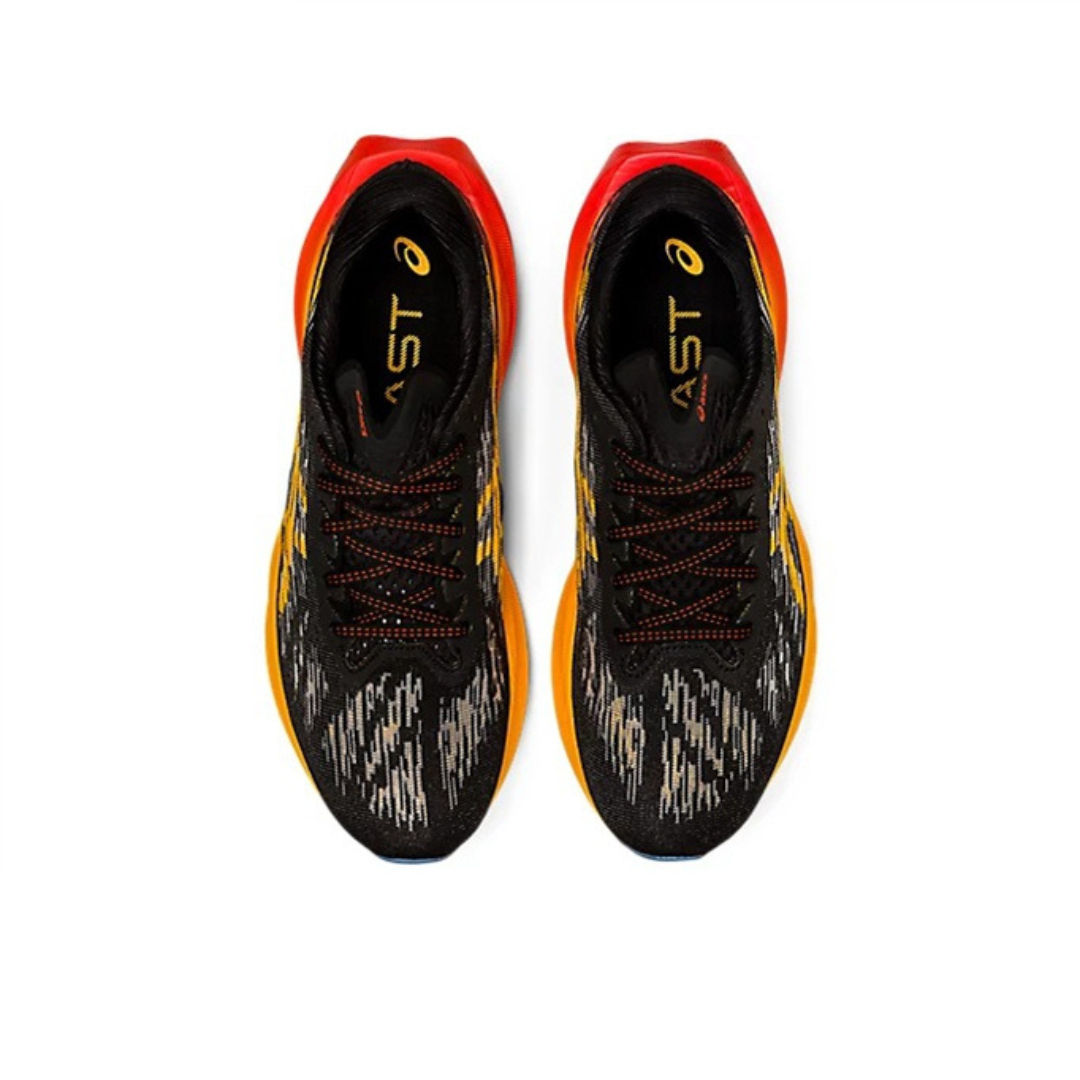 Tênis Asics Novablast 3 Preto com Vermelho e Laranja