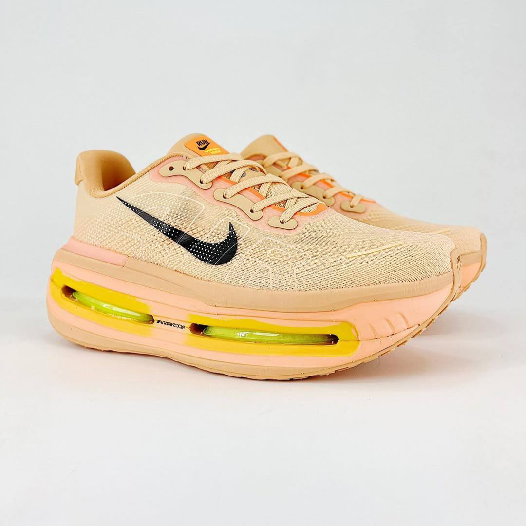 Tênis Nike Vomero Premium - Laranja/Preto