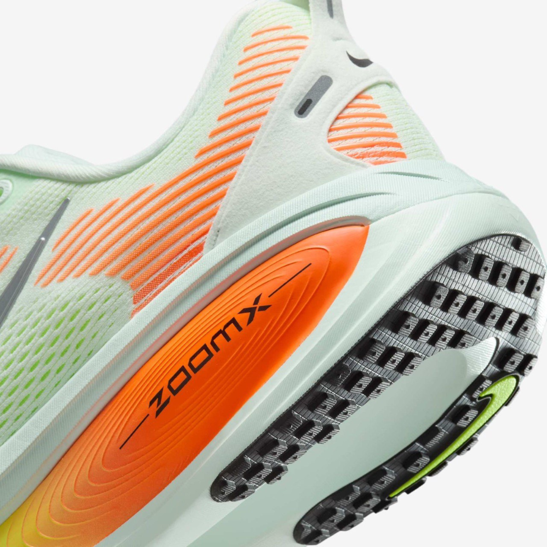Tênis Nike Vomero 18 - Verde/Laranja
