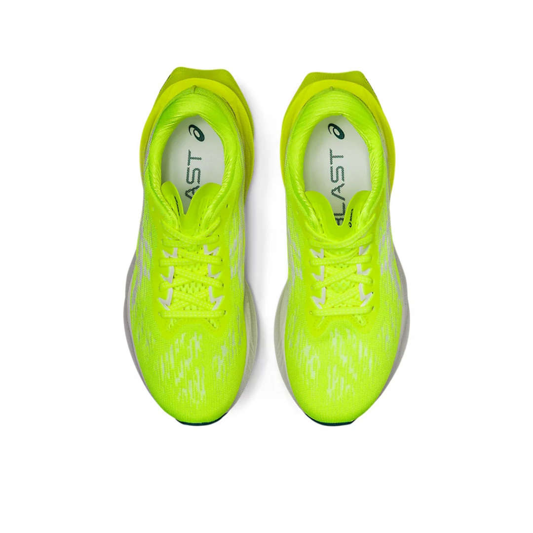 Tênis Asics Novablast 3 Verde fluorescente e Branco