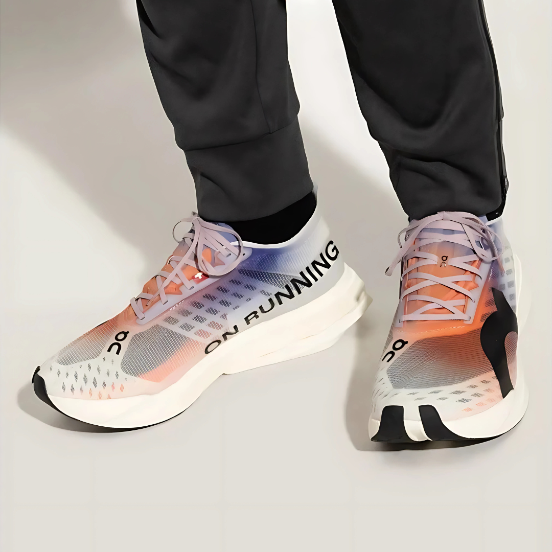 Tênis On Running Cloudboom Strike - White/Flame