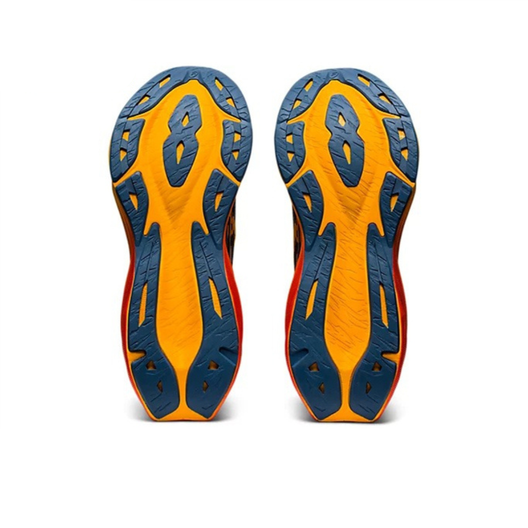Tênis Asics Novablast 3 Preto com Vermelho e Laranja