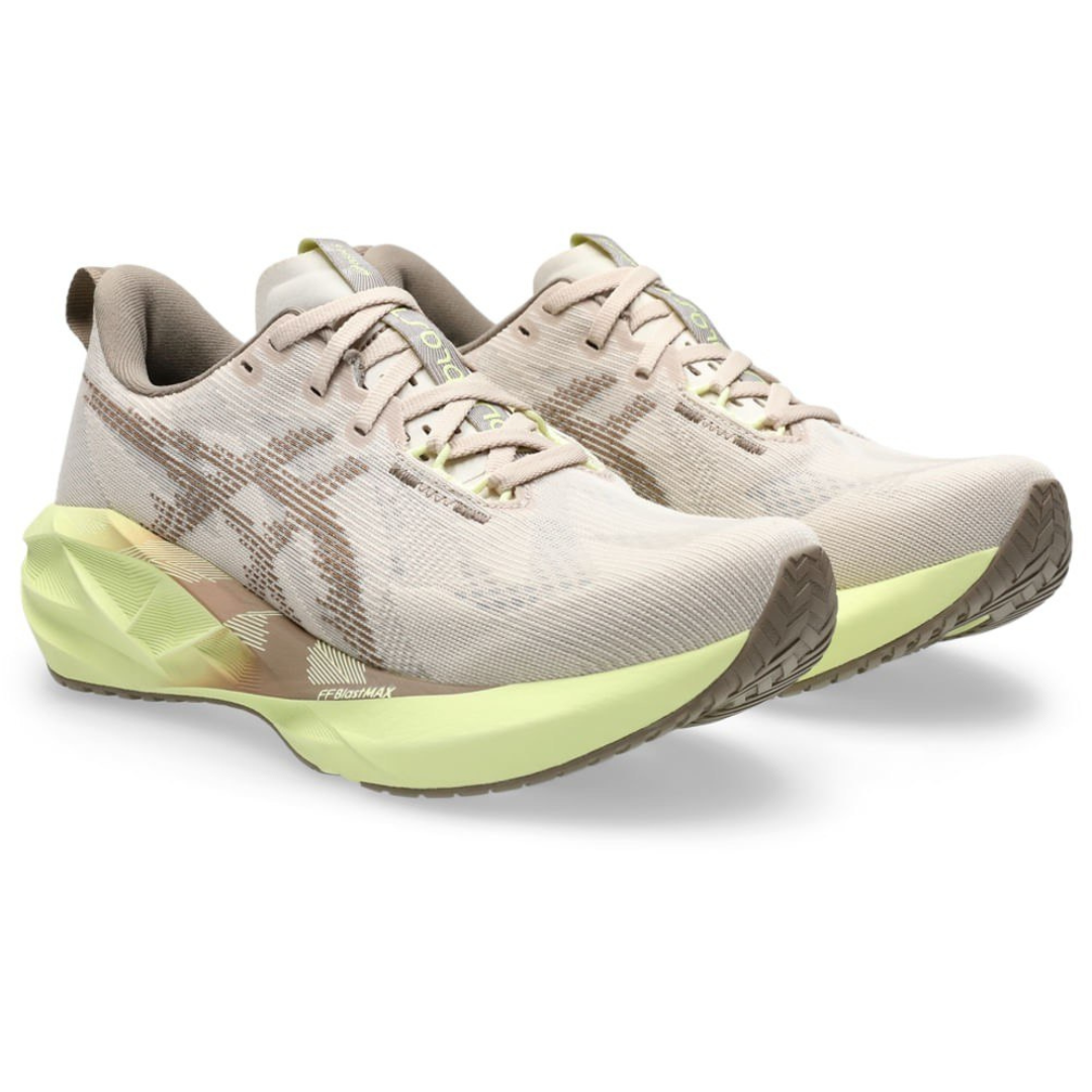 Tênis Asics Novablast 5 - Bege/Marrom