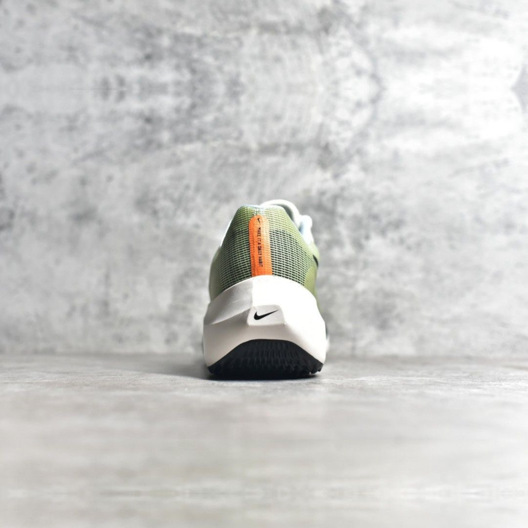 Tênis Nike Zoom Fly 5 Verde Oliva e Branco