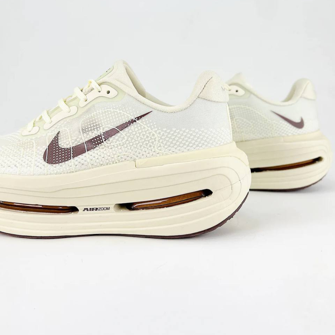 Tênis Nike Vomero Premium - Bege/Marrom
