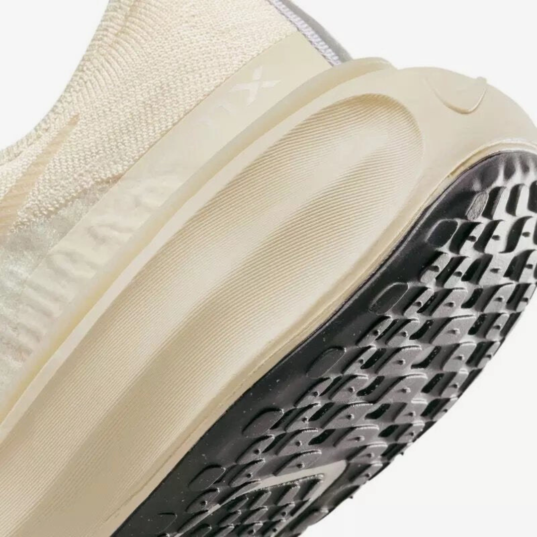 Tênis Nike Invincible Run 3 - Bege