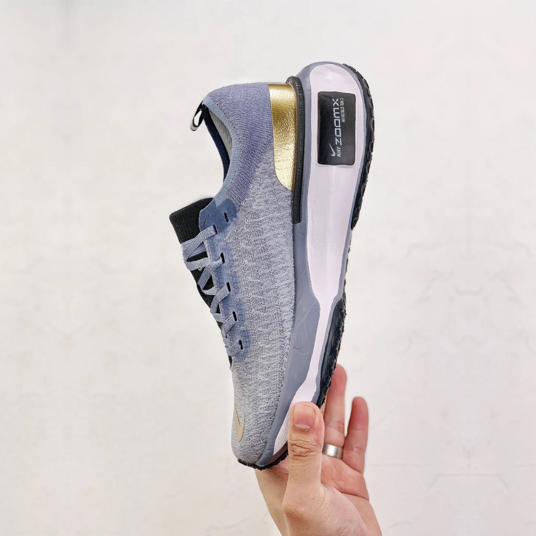 Tênis Nike Invincible Run 3 - Azul/Dourado
