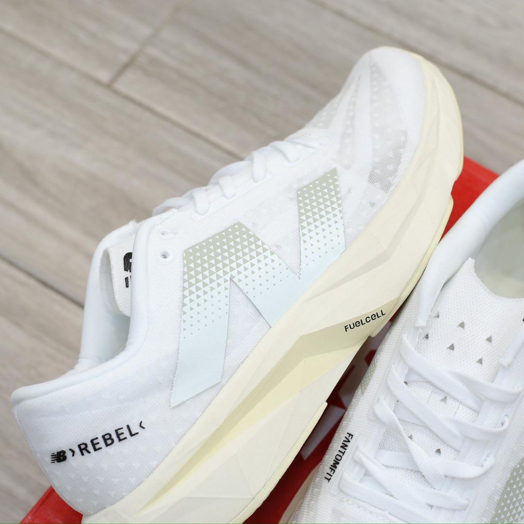 Tênis New Balance FuelCell Rebel V4 - Branco/White