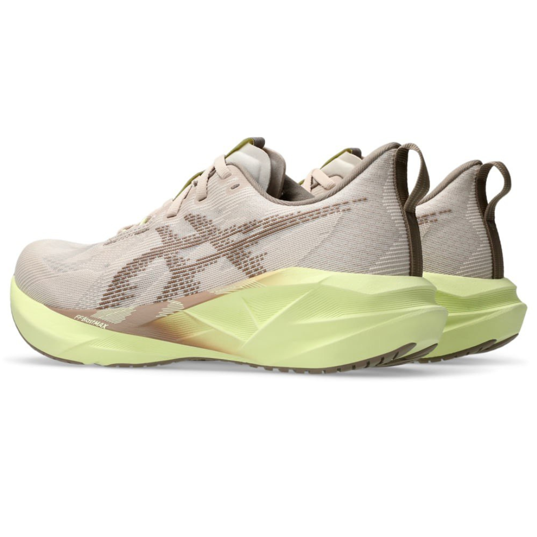 Tênis Asics Novablast 5 - Bege/Marrom