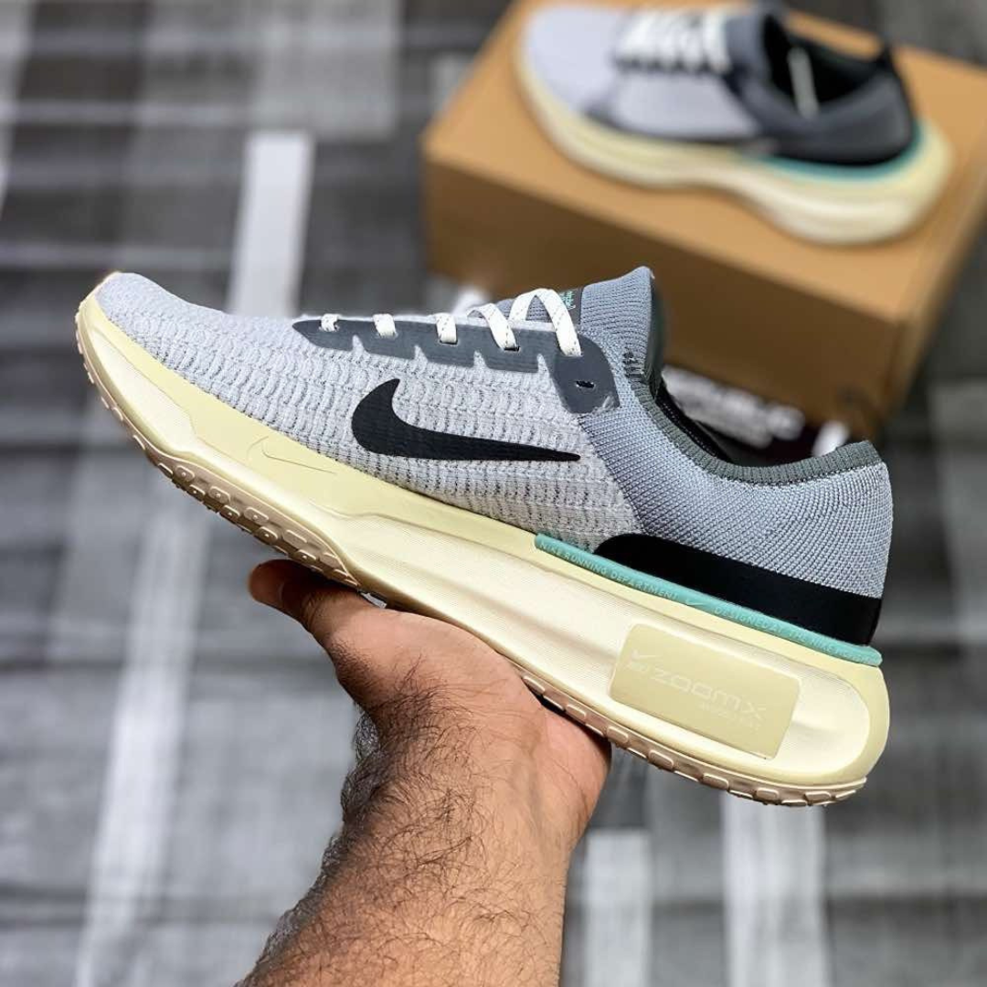 Tênis Nike Invincible Run 3 - Cinza/Preto