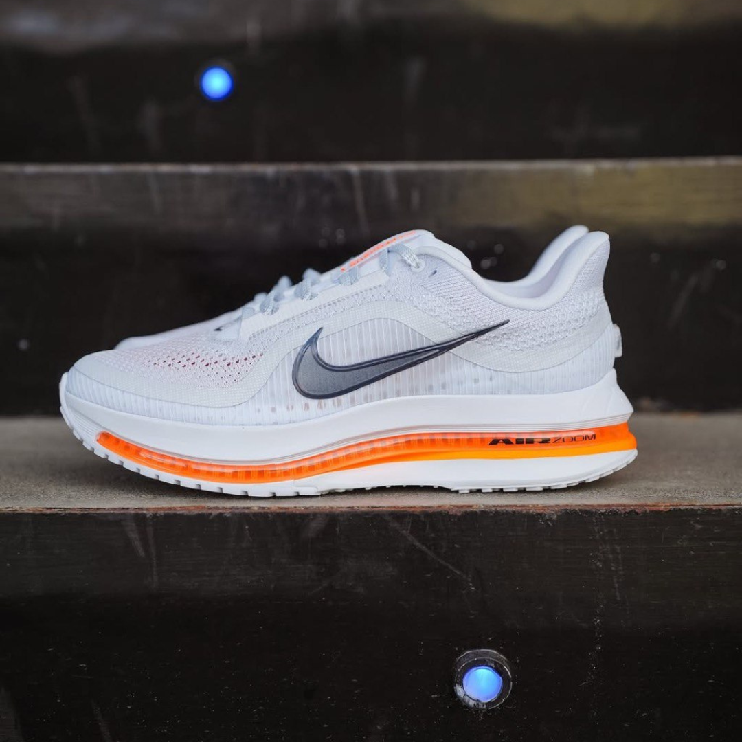 Tênis Nike Pegasus Premium - Cinza Futebol/Laranja