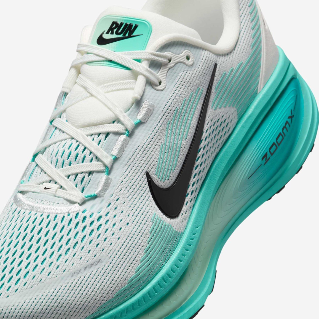 Tênis Nike Vomero 18 - White/Dusty Cactus