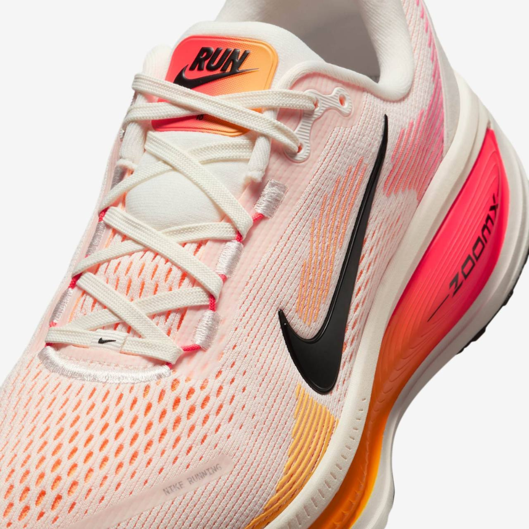 Tênis Nike Vomero 18 - Branco/Laranja