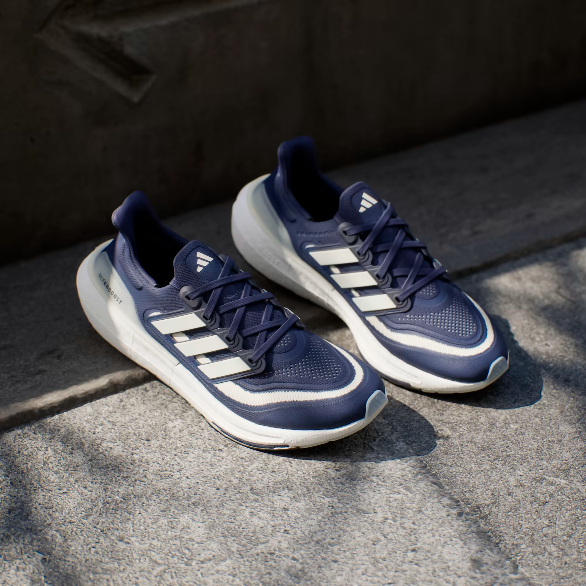Tênis Adidas Ultraboost Light Dark Blue