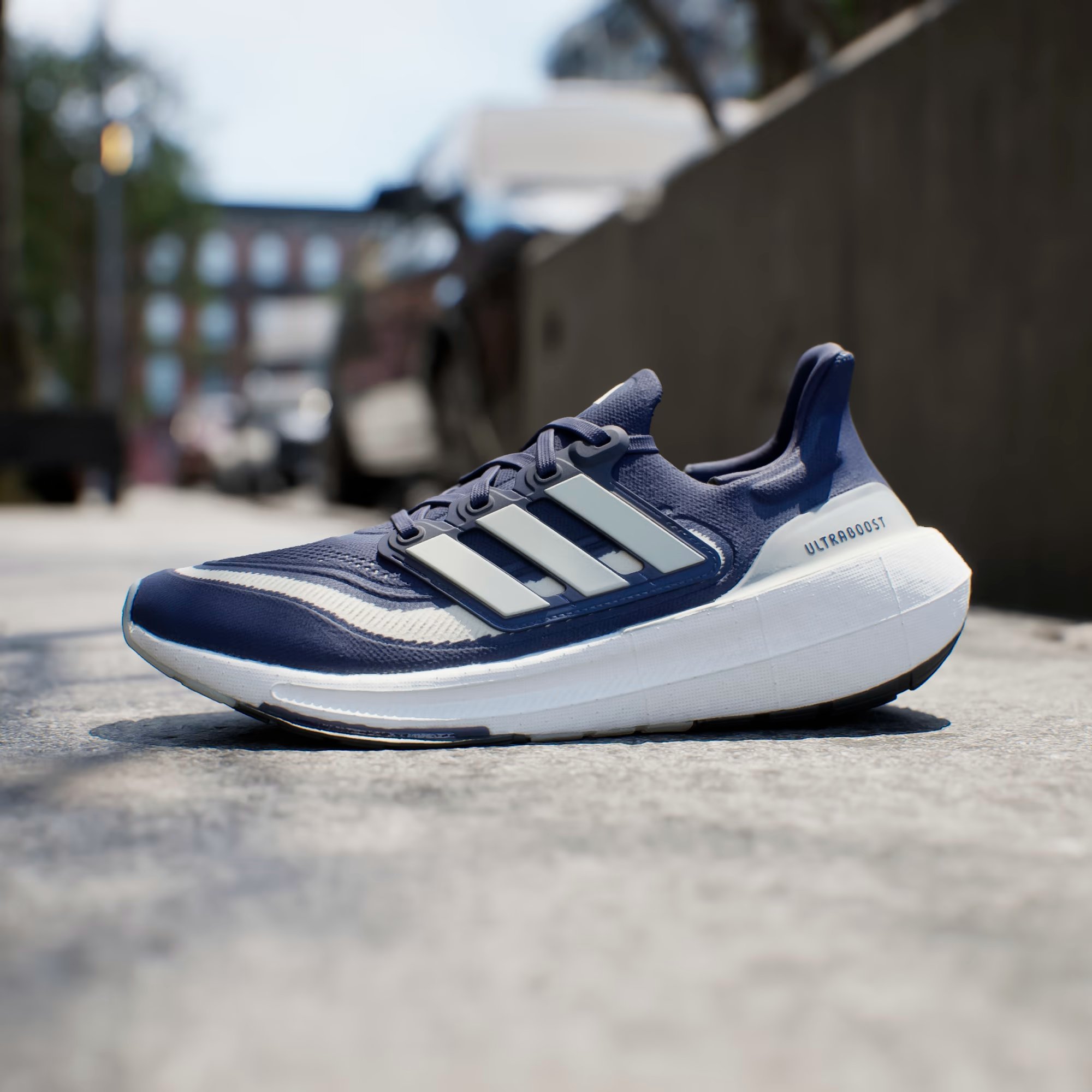 Tênis Adidas Ultraboost Light Dark Blue