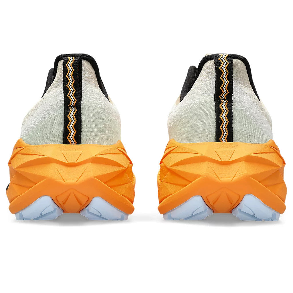 Tênis Asics Novablast™ 4 Bege Laranja