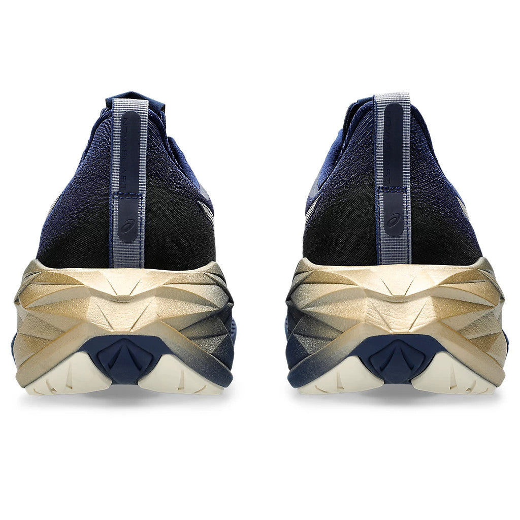 Tênis Asics Novablast™ 4 Platinum Azul Marinho Dourado