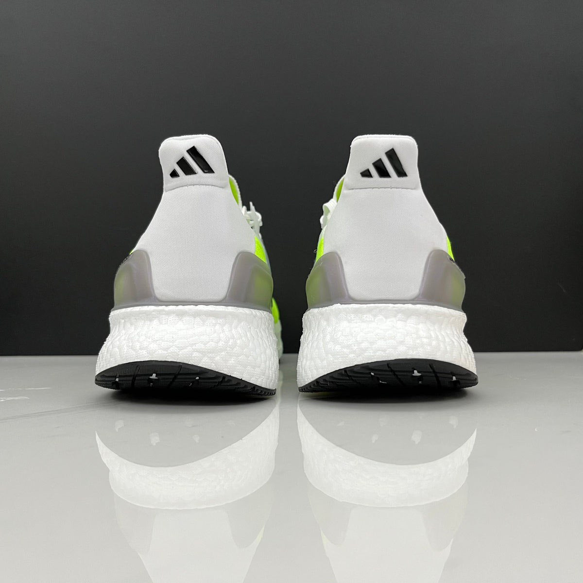 Tênis Adidas Ultraboost 5 Branco Verde Fluorescente