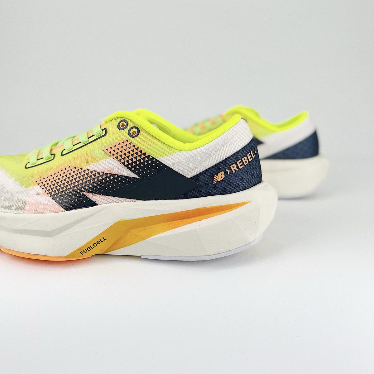 Tênis New Balance FuelCell Rebel V4 - Collor