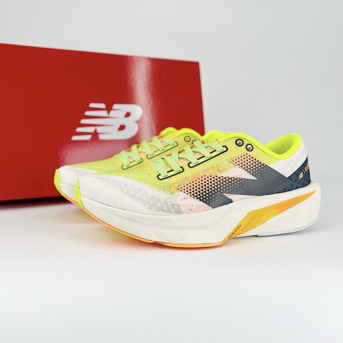 Tênis New Balance FuelCell Rebel V4 - Collor