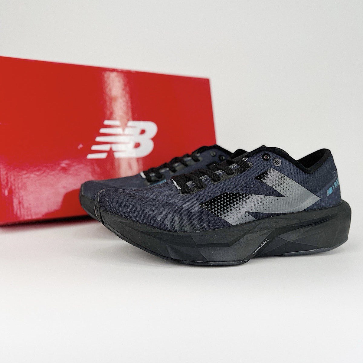 Tênis New Balance FuelCell Rebel V4 - Balck/Preto