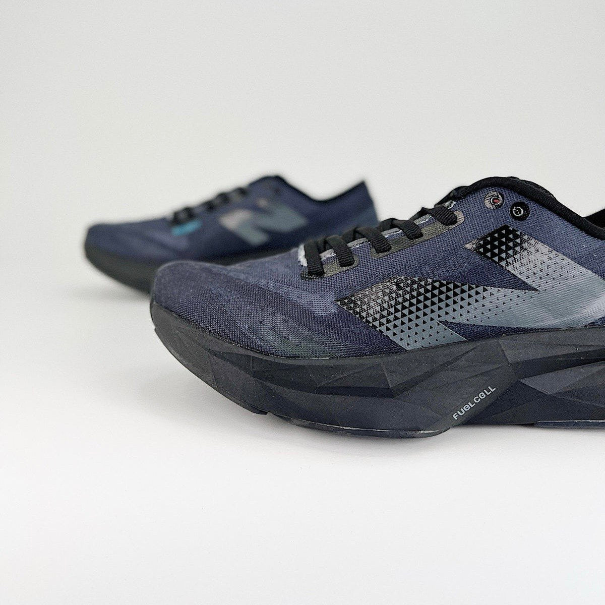 Tênis New Balance FuelCell Rebel V4 - Balck/Preto