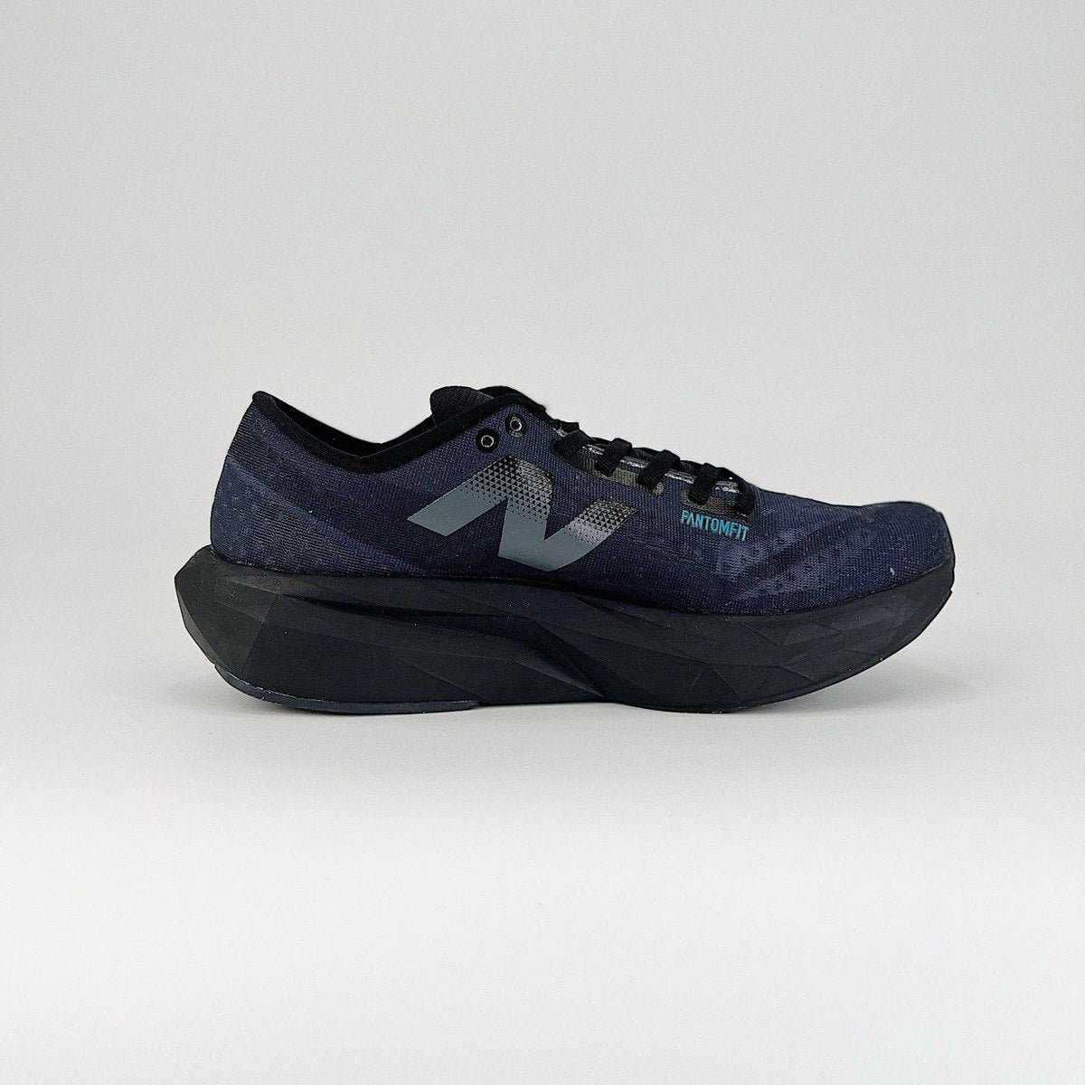 Tênis New Balance FuelCell Rebel V4 - Balck/Preto