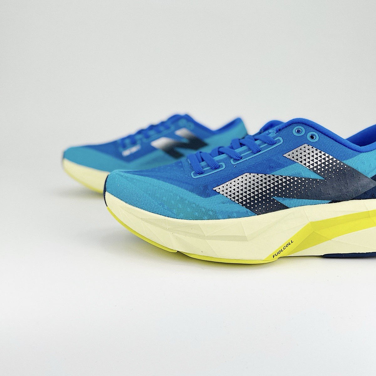 Tênis New Balance FuelCell Rebel V4 - Azul-Collor
