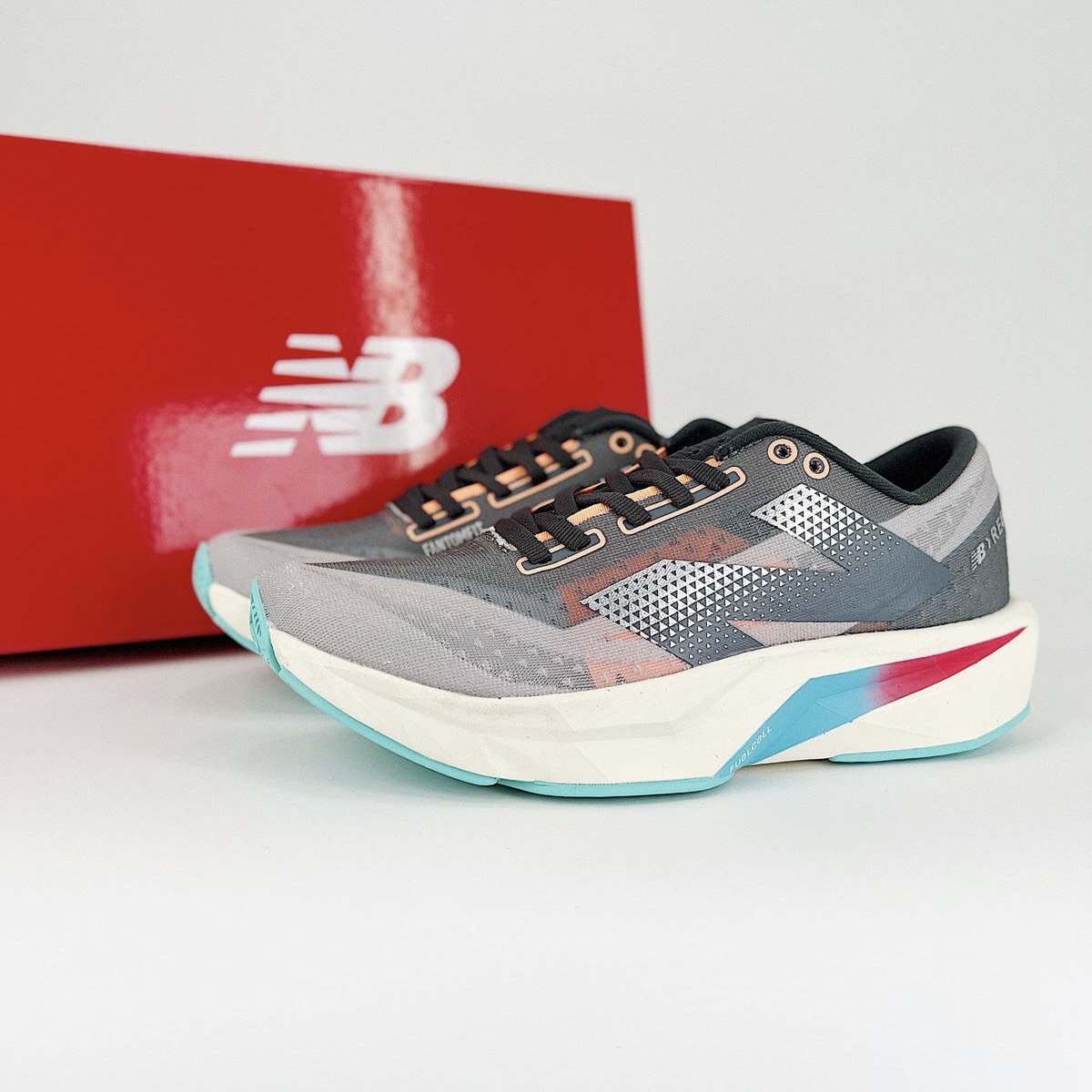 Tênis New Balance FuelCell Rebel V4 - Collor bluerose