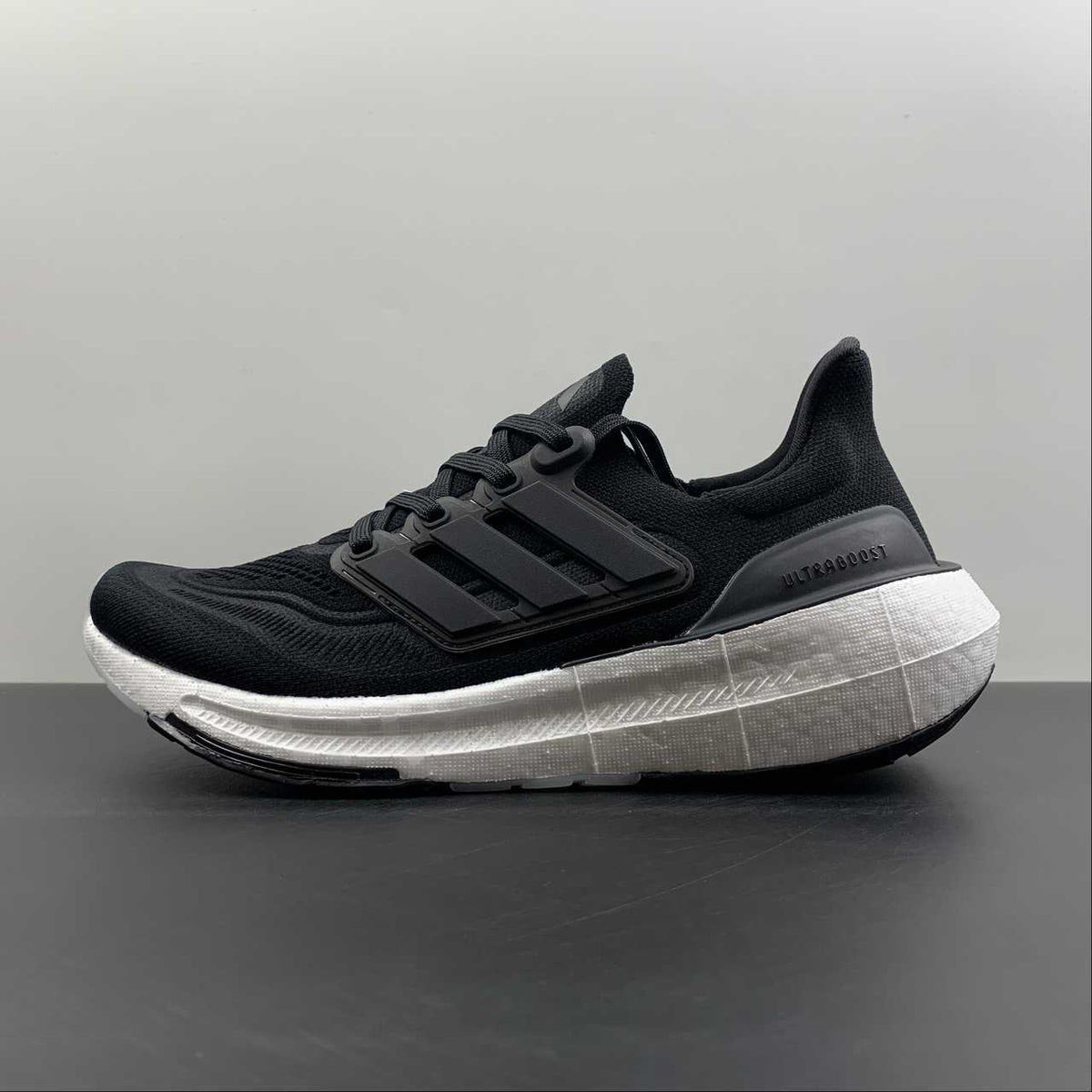 Tênis Adidas Ultraboost Light 23 Preto e Branco