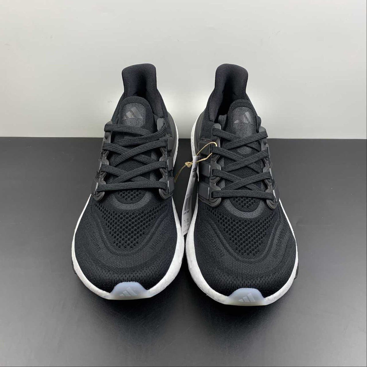 Tênis Adidas Ultraboost Light 23 Preto e Branco