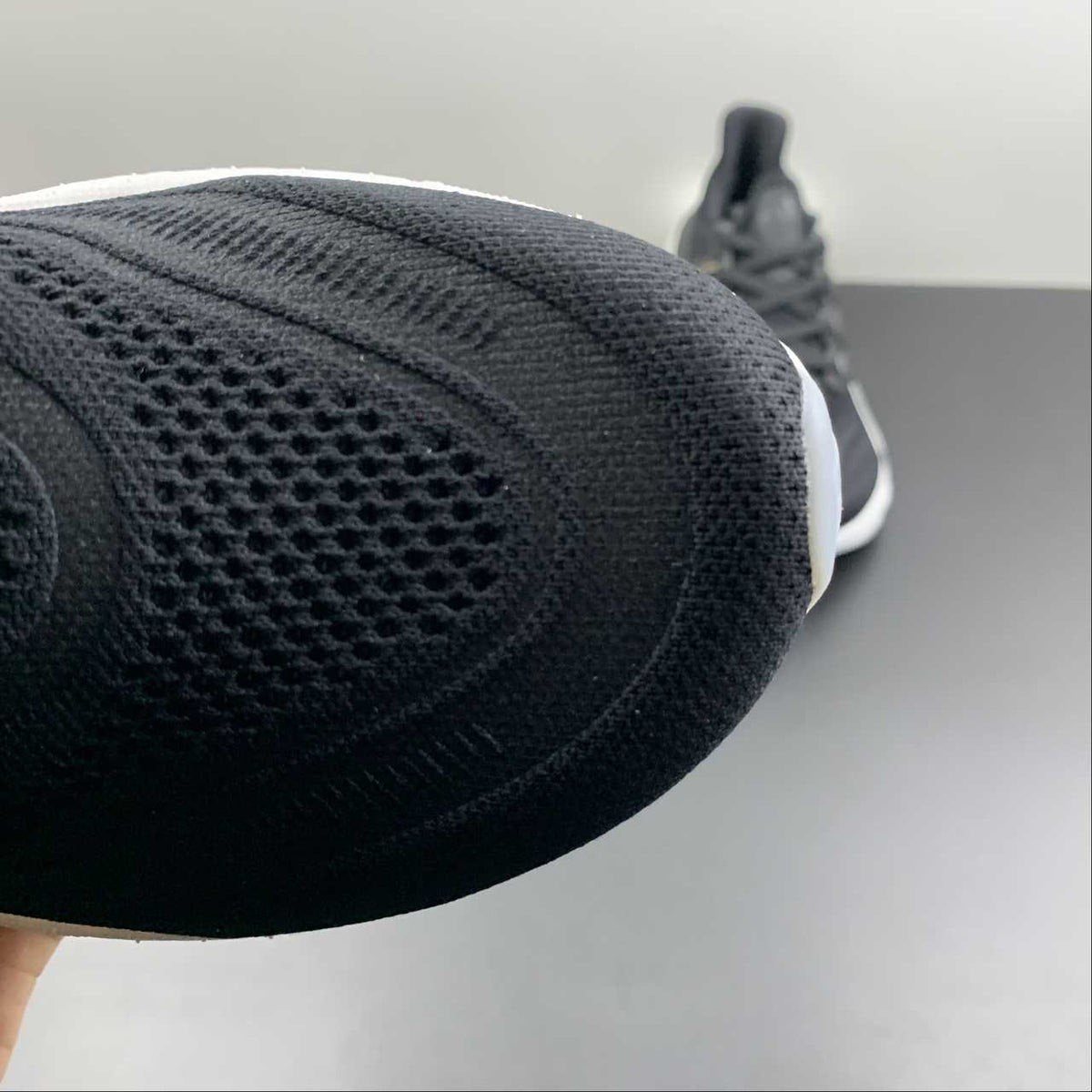 Tênis Adidas Ultraboost Light 23 Preto e Branco