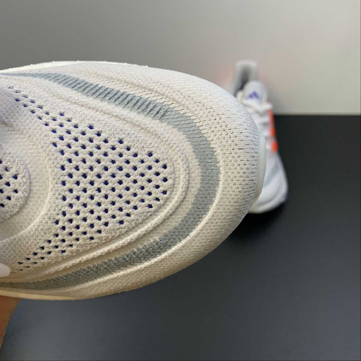 Tênis Adidas Ultraboost Light 23 Cinza com Laranja