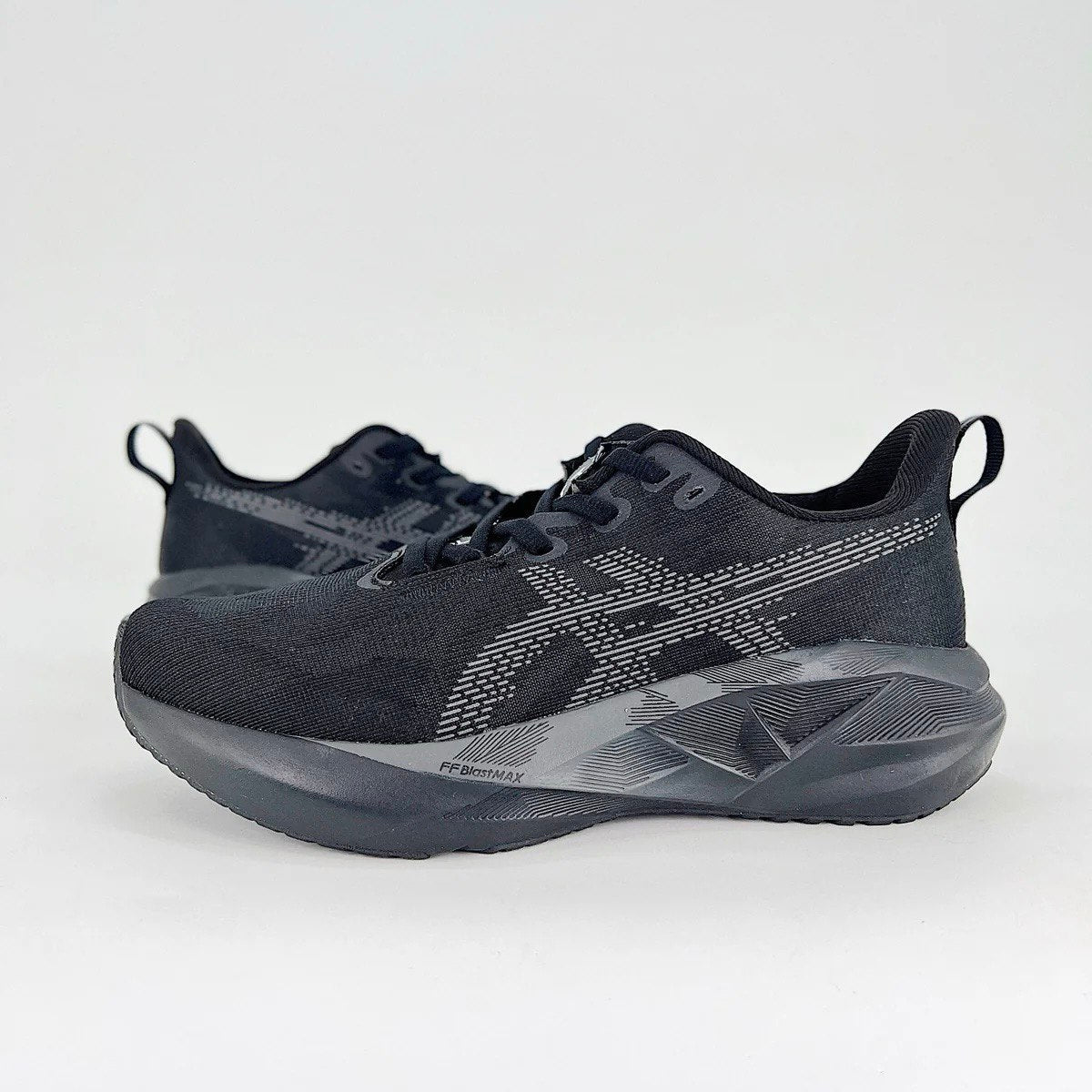Tênis Asics Novablast 5 - Preto