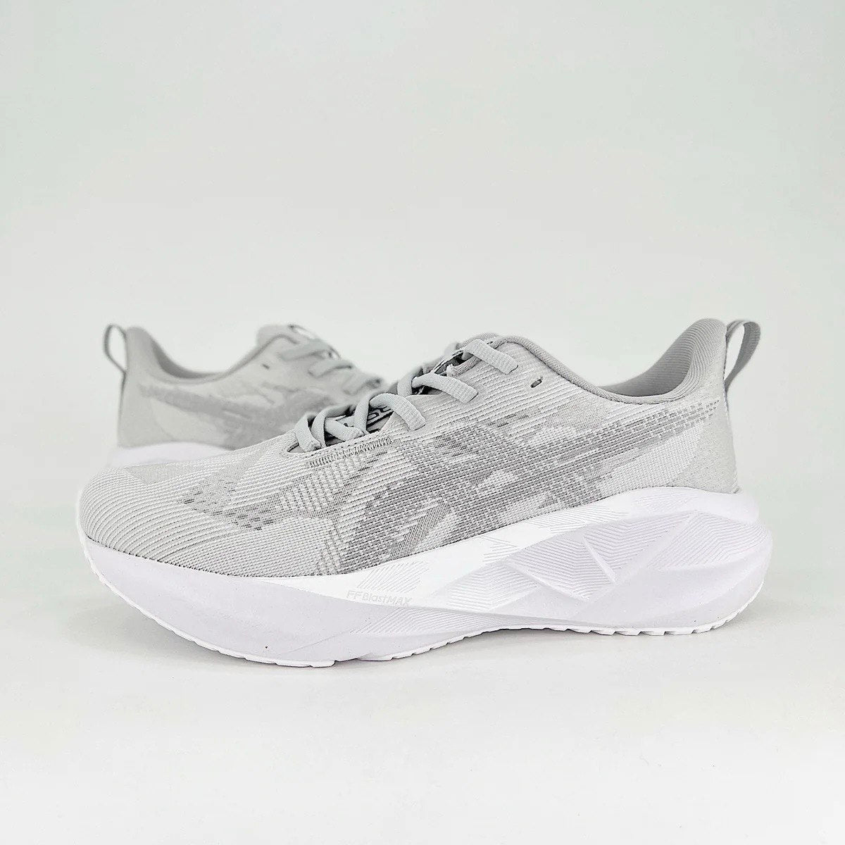 Tênis Asics Novablast 5 - Branco