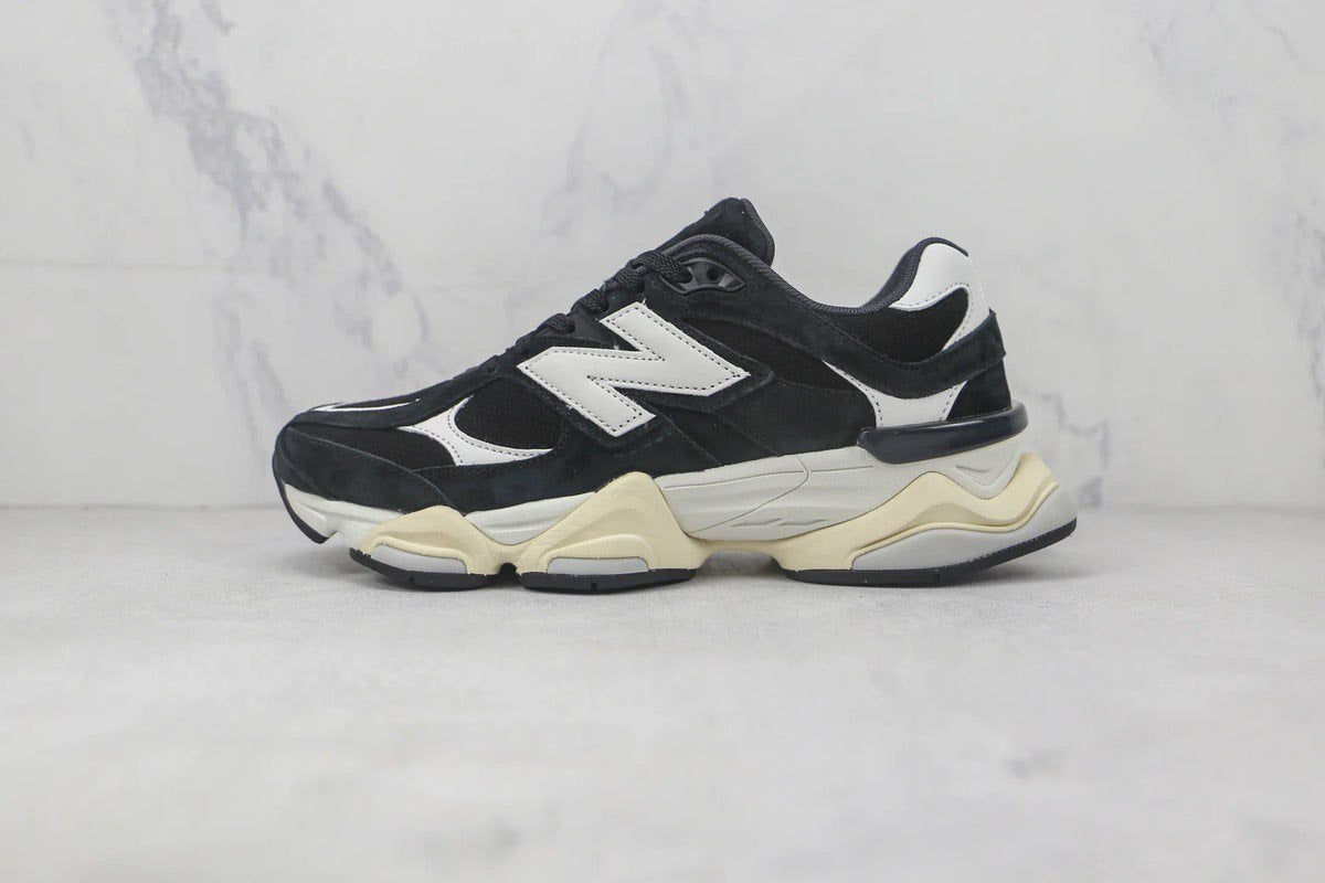 Tênis New Balance 9060 Sea Salt Black White