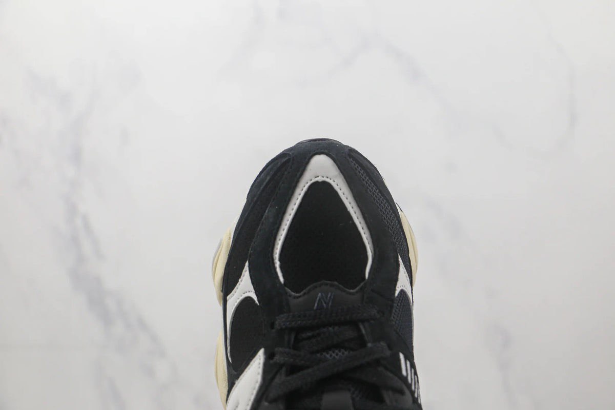 Tênis New Balance 9060 Sea Salt Black White