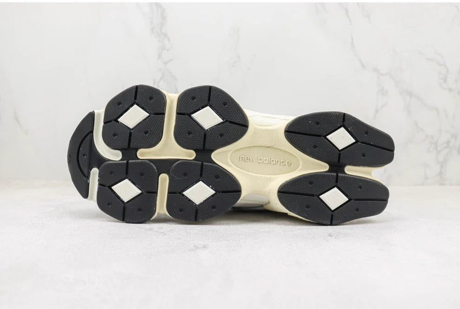 Tênis New Balance 9060 Sea Salt White Black