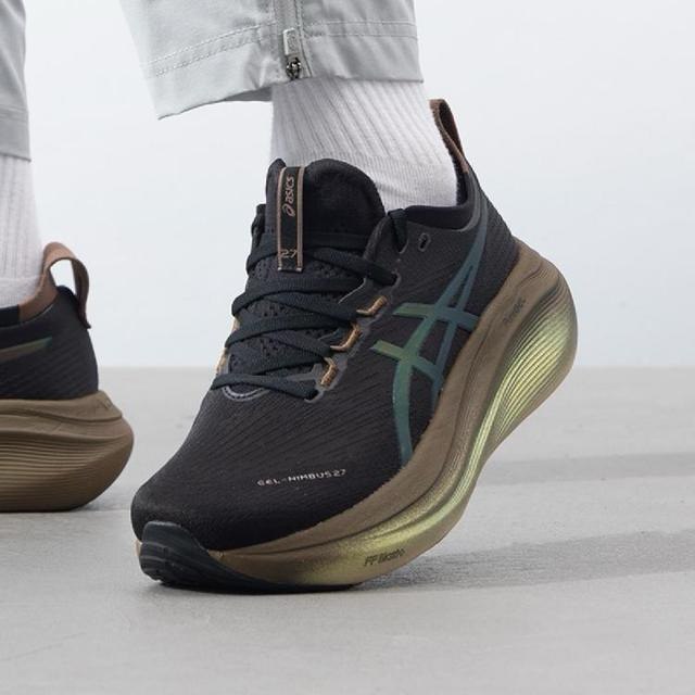 Tênis Asics Gel - Nimbus 27 Platinum - Preto/Dourado